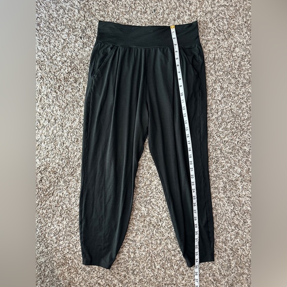 Vuori Lux Harem Pants Black Women’s - Size Medium - Picture 14 of 14